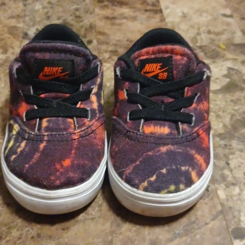 Nikes - Picture 1 of 2